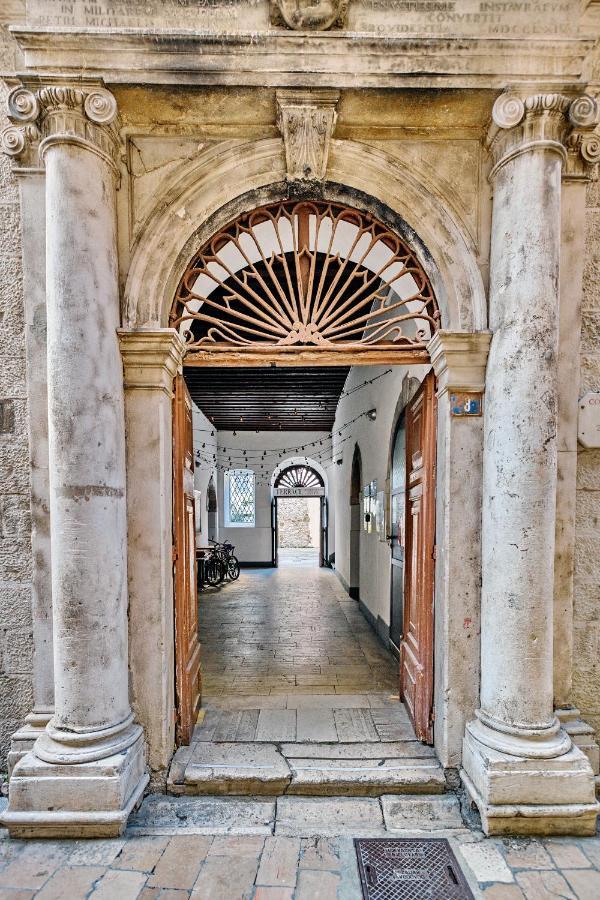 Lupino'S Gallery Apartment - Old Town זאדאר מראה חיצוני תמונה